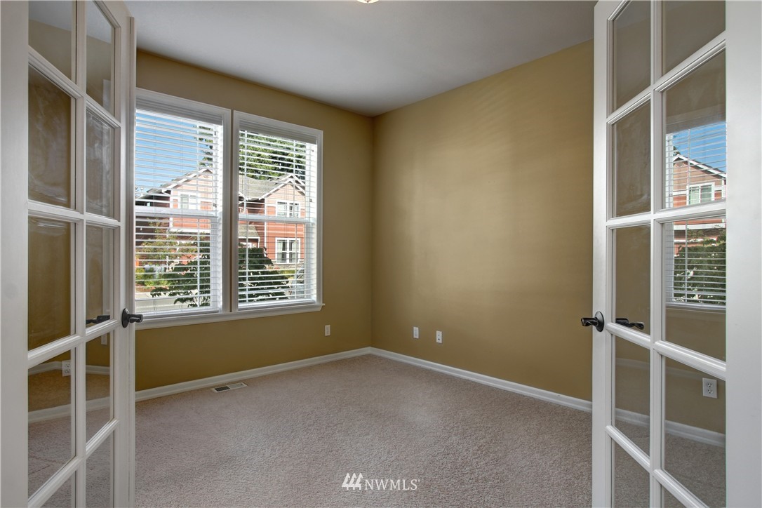 2513 Northeast 21st Street Renton, WA 98056 - Photo 3 of 21
