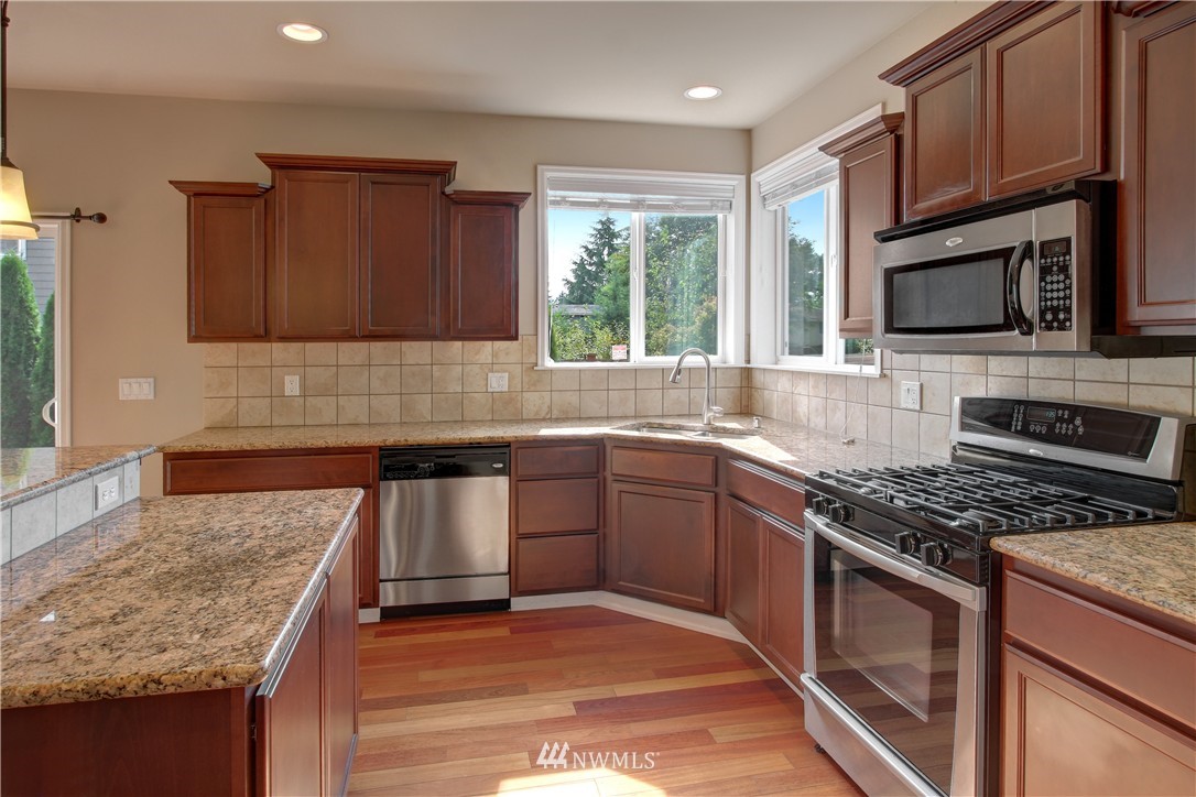 2513 Northeast 21st Street Renton, WA 98056 - Photo 8 of 21