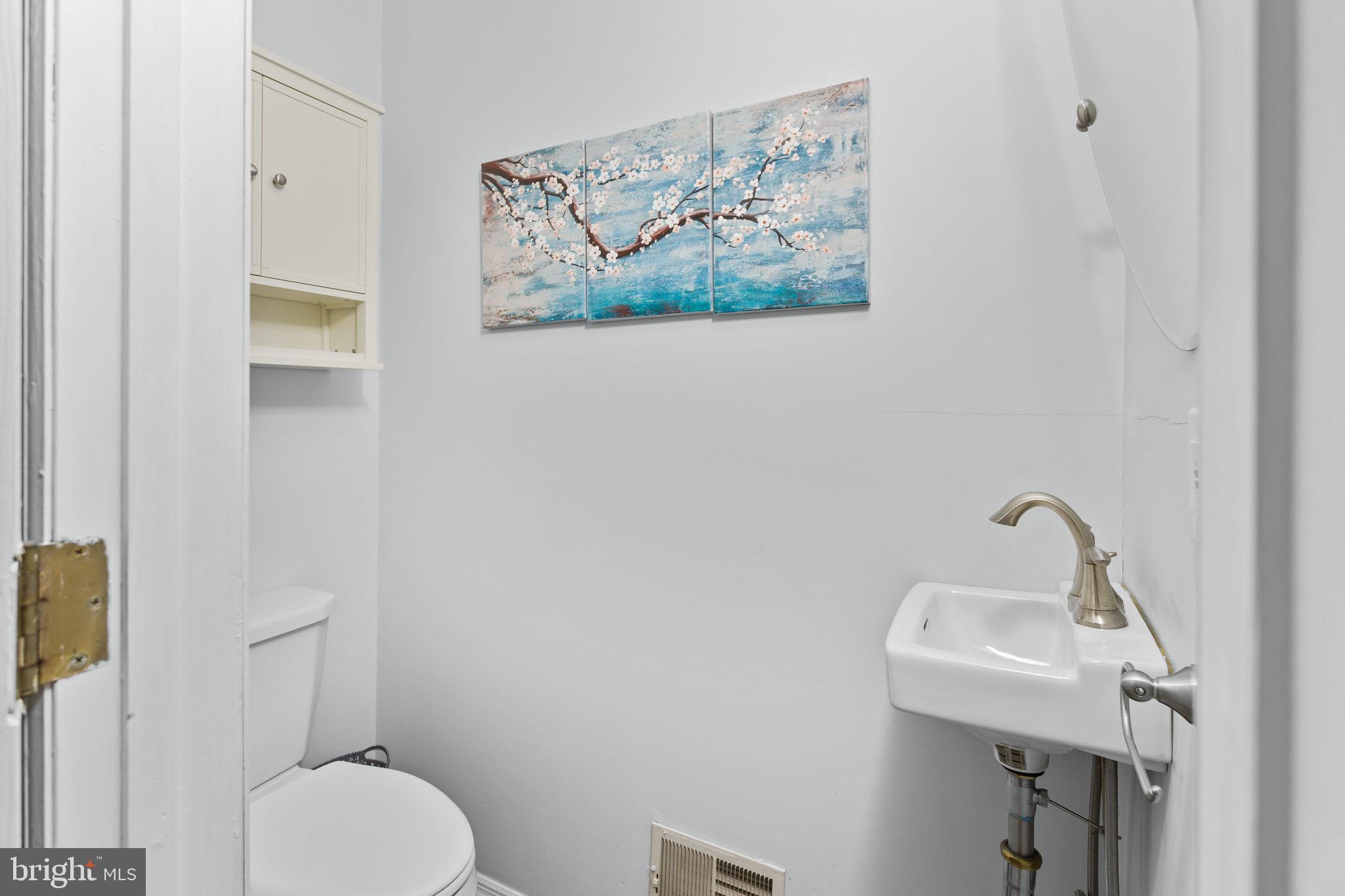 227 Jeremiah Avenue Hamilton, NJ 08610 - Photo 14 of 31 FAMILY ROOM HALF BATH