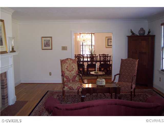 10449 Cherokee Road Richmond, VA 23235 - Photo 22 of 24 Living Room