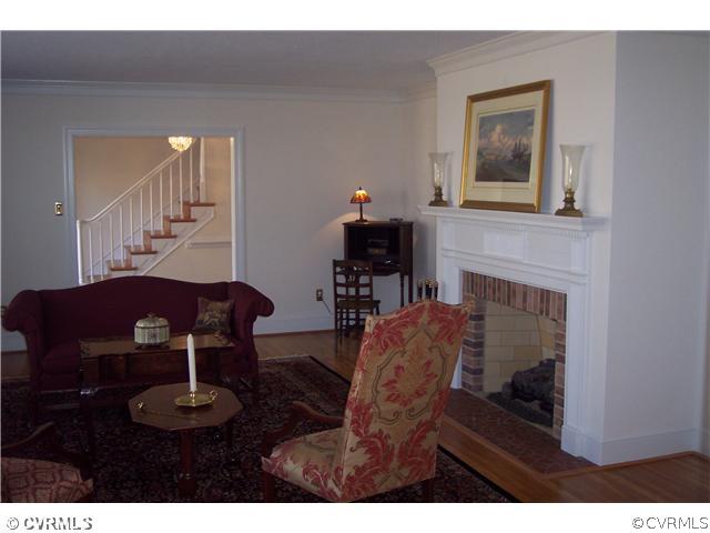 10449 Cherokee Road Richmond, VA 23235 - Photo 3 of 24 Living Room