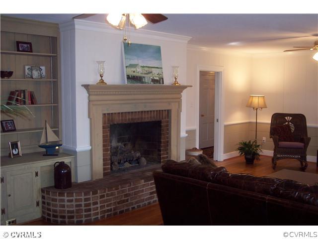 10449 Cherokee Road Richmond, VA 23235 - Photo 6 of 24 Den/Family/Great Room