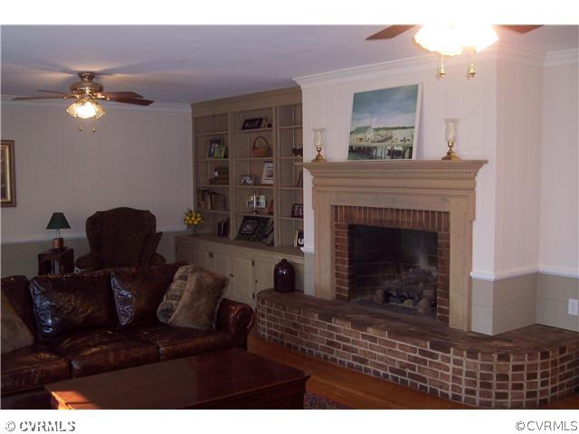 10449 Cherokee Road Richmond, VA 23235 - Photo 10 of 24 Den/Family/Great Room