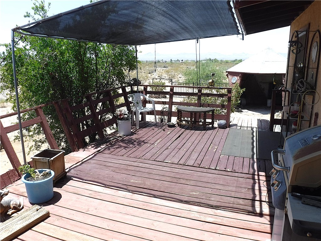 3745 Aguila Road Golden Valley, AZ 86413 - Photo 25 of 44 Deck