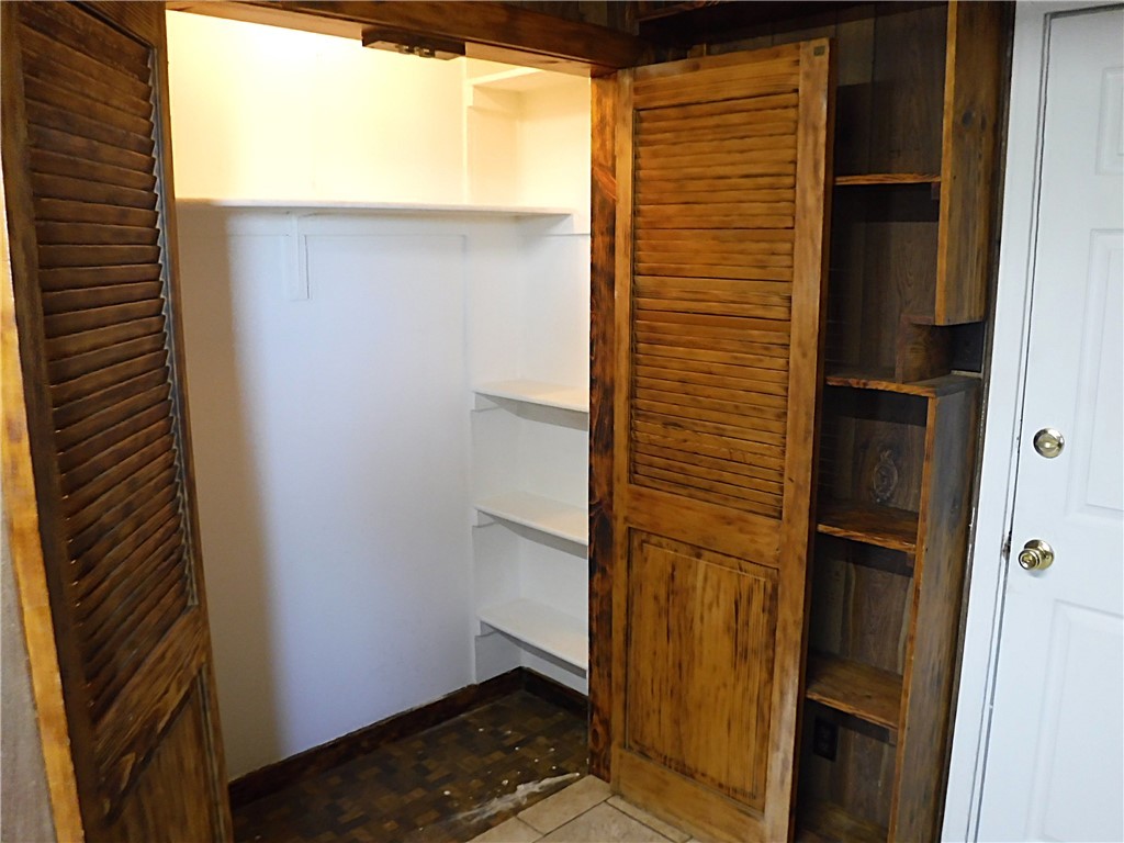 3745 Aguila Road Golden Valley, AZ 86413 - Photo 9 of 44 Pantry