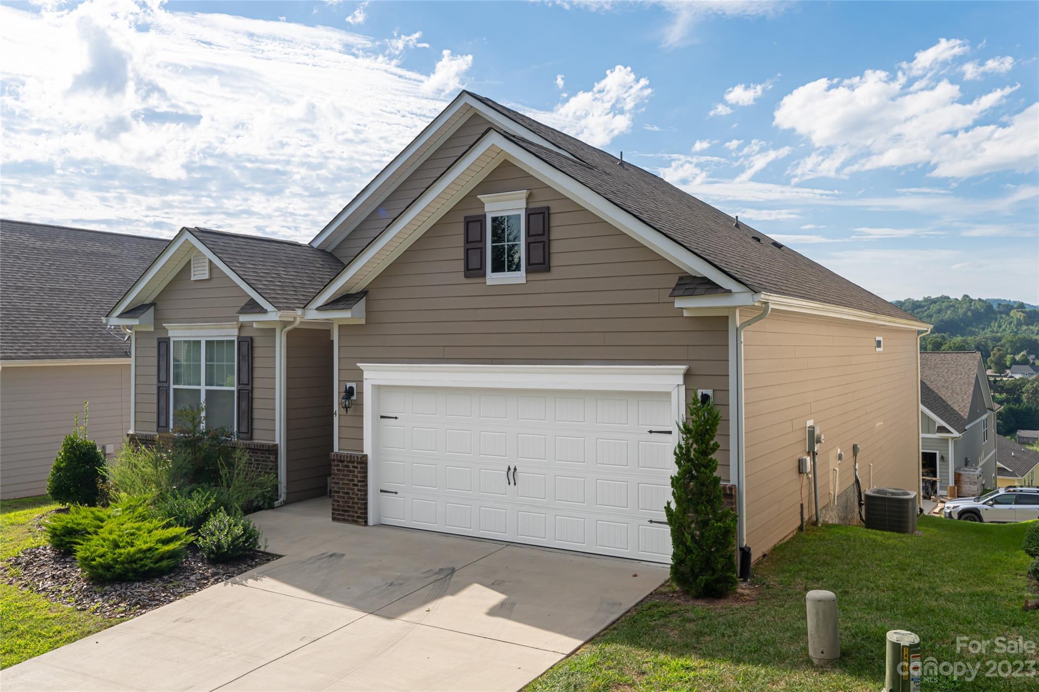 4 Regent Heights Road Leicester, NC 28748 - Photo 2 of 32 Gallery Image 2