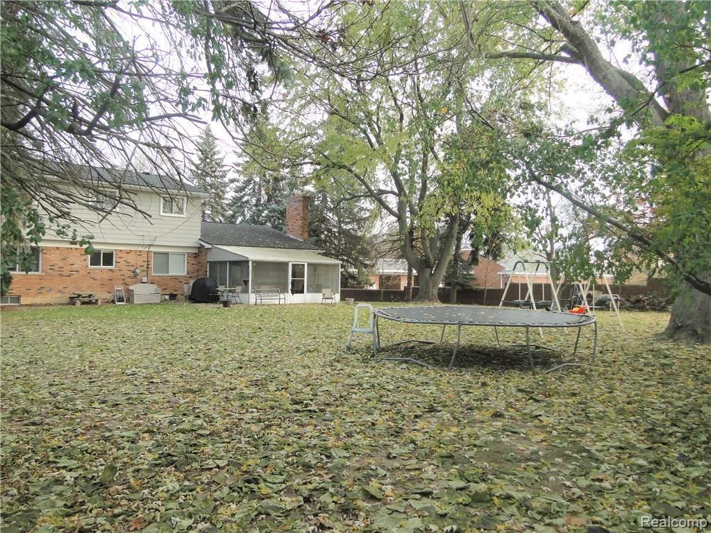 2049 Walton Blvd. Rochester, MI 48309 - Photo 40 of 41 Large Back Yard