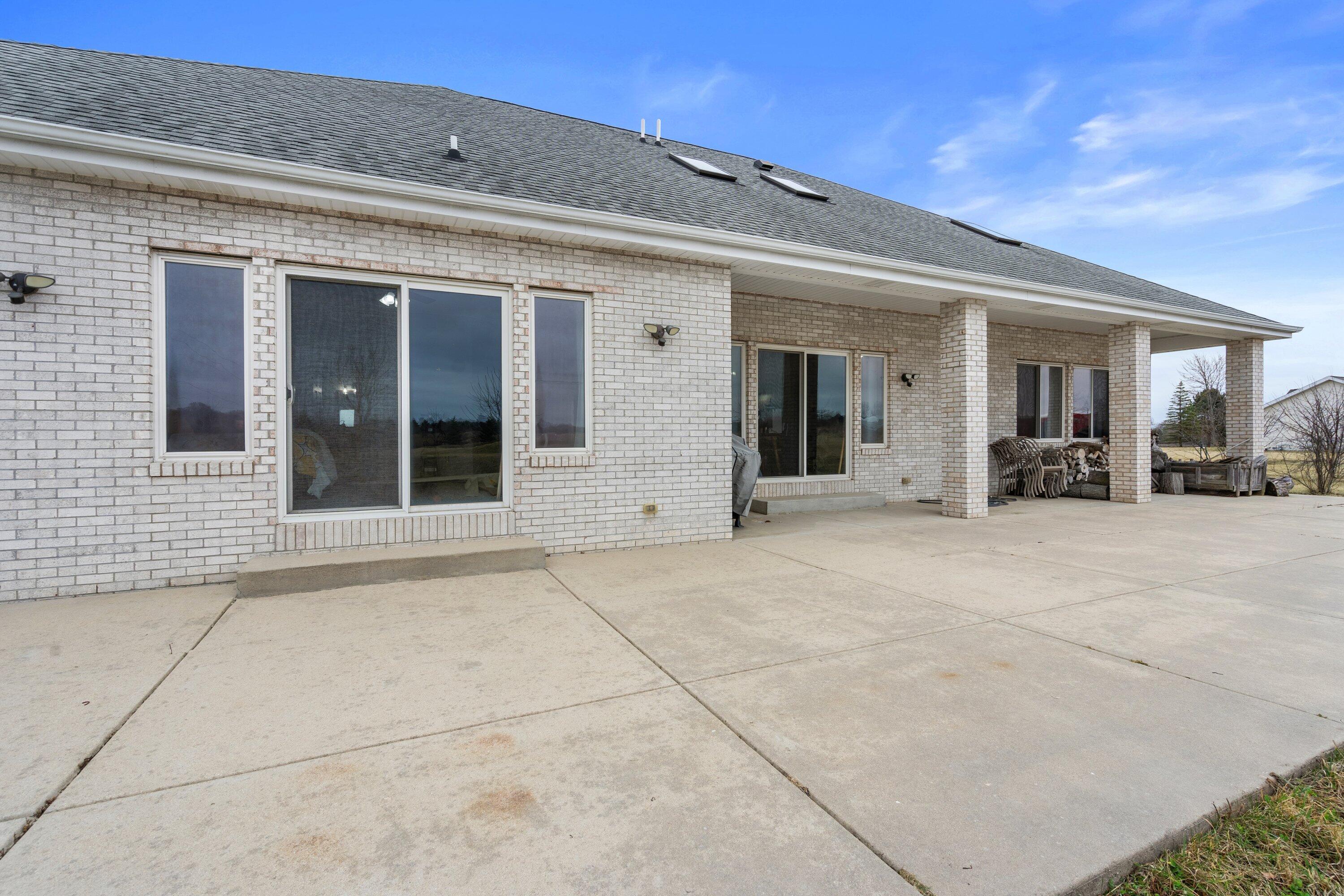 439 92nd Street Raymond, WI 53126 - Photo 33 of 40 Great space for entertaiining