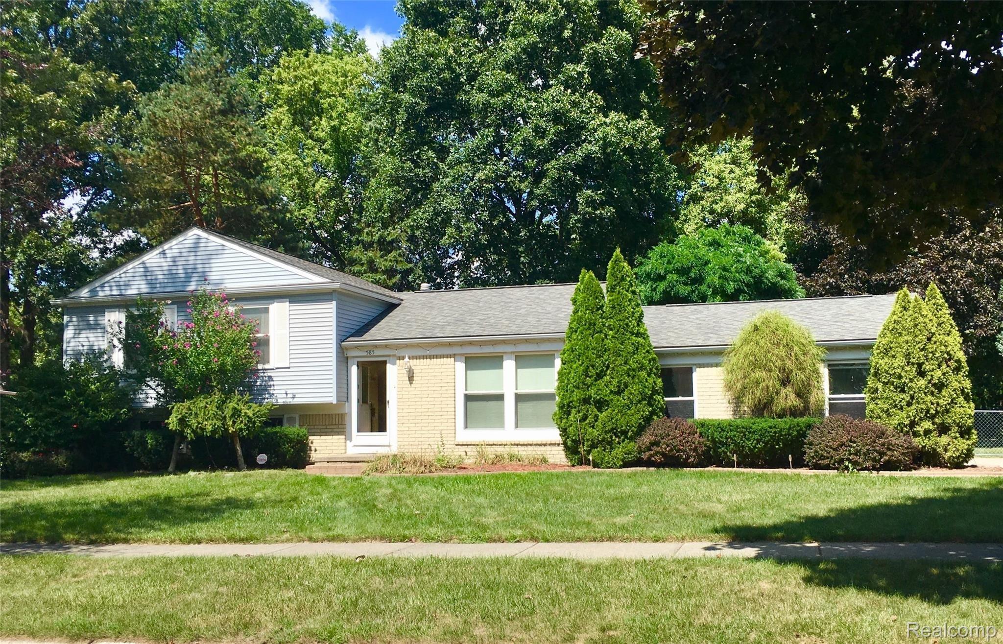 585 Hidden Ridge Drive Troy, MI 48083 - Photo 2 of 25 2 Front-2.jpg