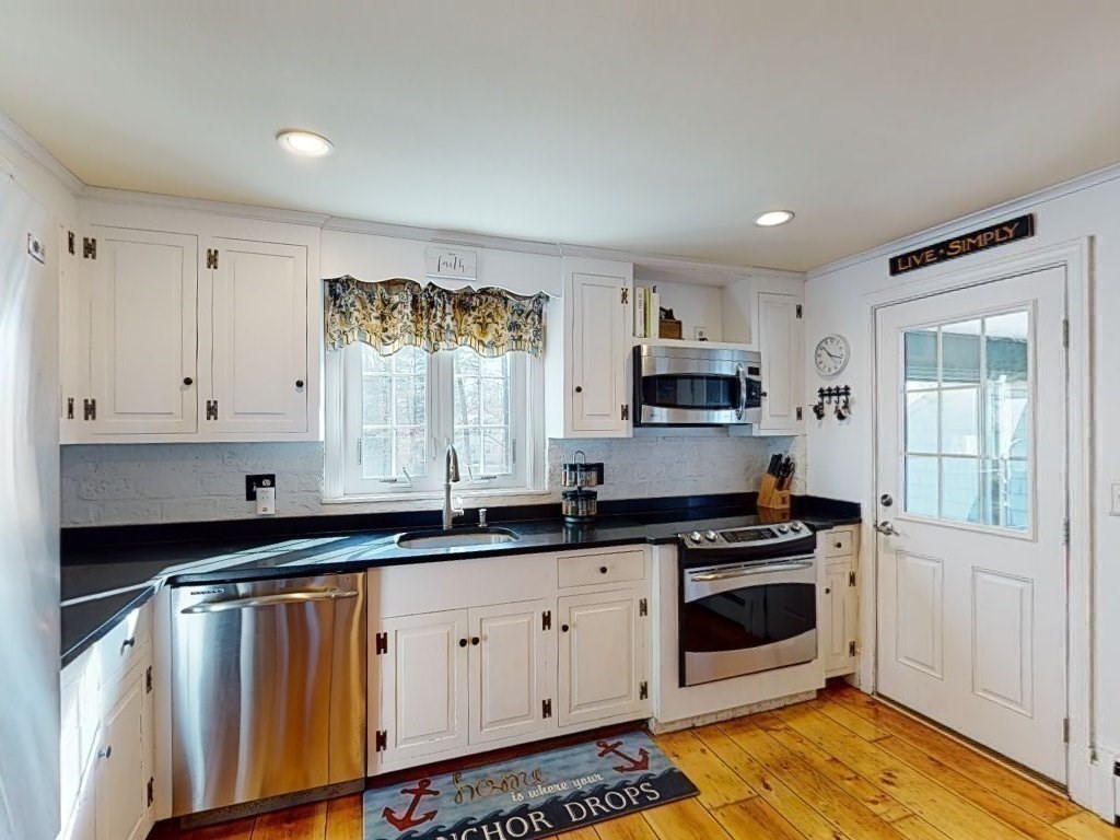39 Daniel Road Braintree, MA 02184 - Photo 6 of 22 Gallery Image 6