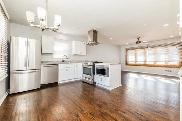 $215,000 | 83 Indianwood Drive, Thornton, IL 60476