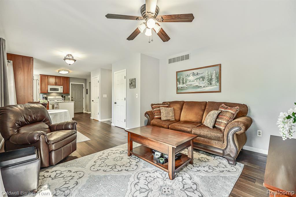 11088 Whitewood Road Pinckney, MI 48169 - Photo 11 of 44 Gallery Image 11