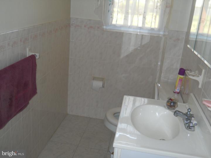 503 Willow Road Oreland, PA 19075 - Photo 15 of 16 Bathroom