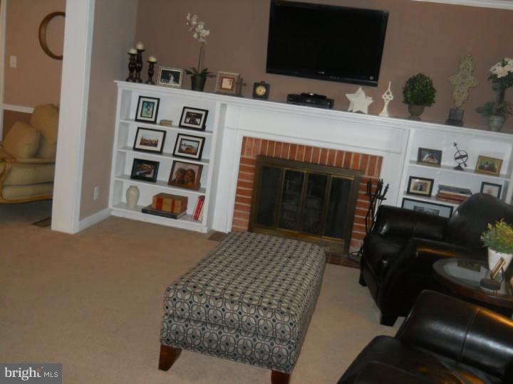 503 Willow Road Oreland, PA 19075 - Photo 7 of 16 Living Room