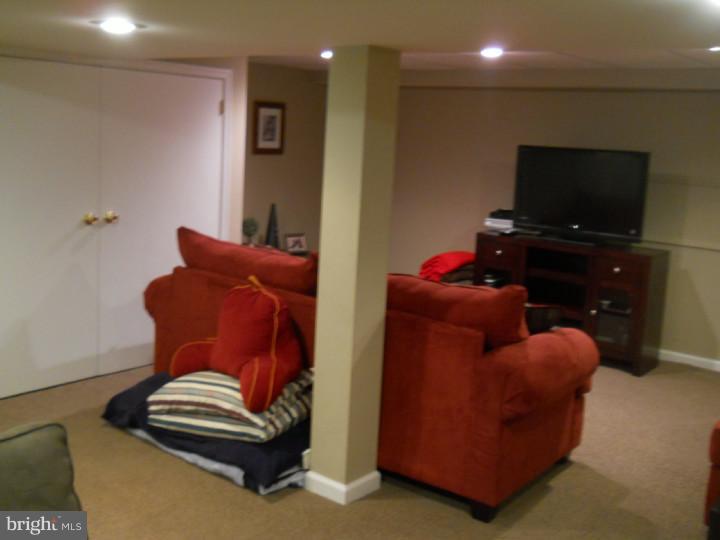 503 Willow Road Oreland, PA 19075 - Photo 10 of 16 Basement - Finished