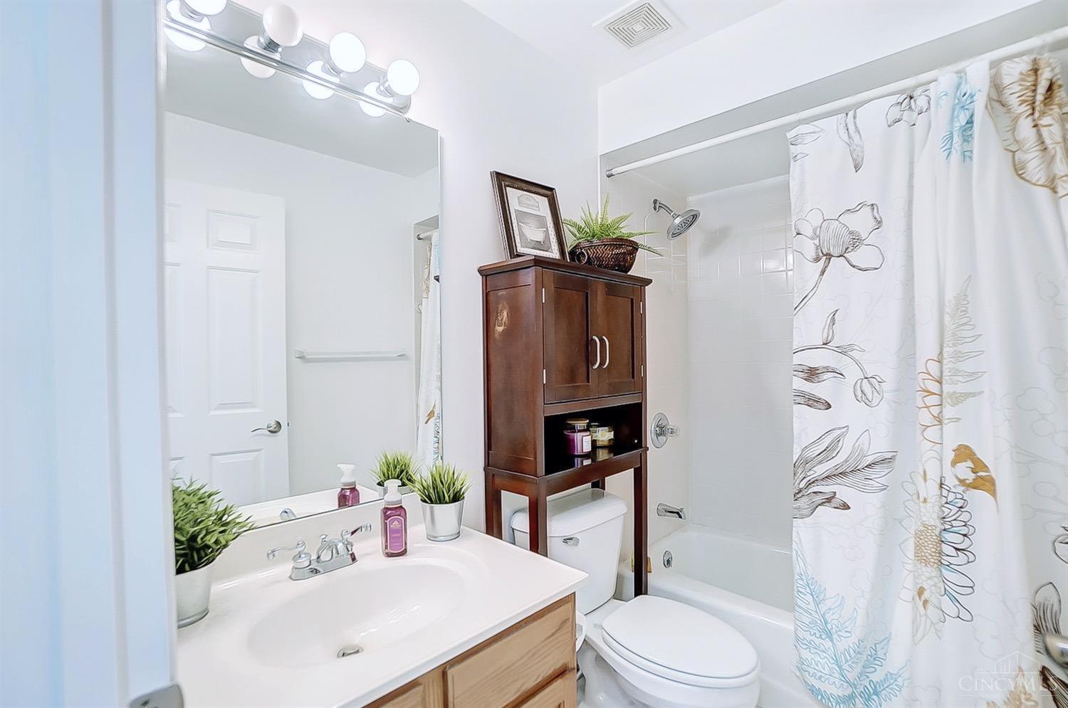 6427 Bridgetown Road, Unit 5 Cincinnati, OH 45248 - Photo 18 of 22 Gallery Image 18