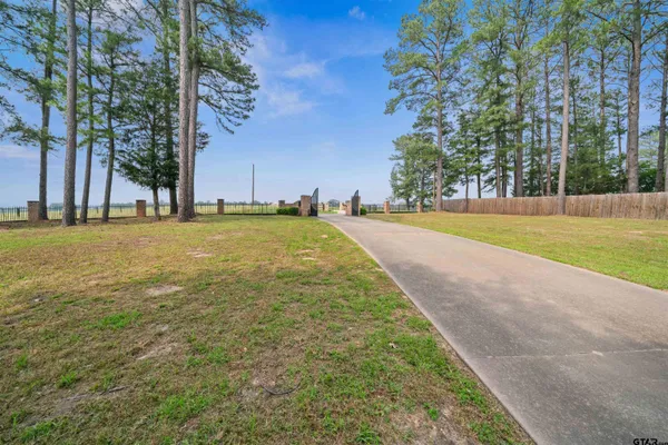 a view of a tennis court