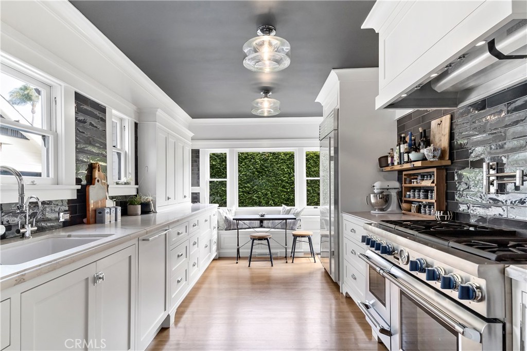 310 Loma Avenue Long Beach, CA 90814 - Photo 3 of 71 Chef's Kitchen