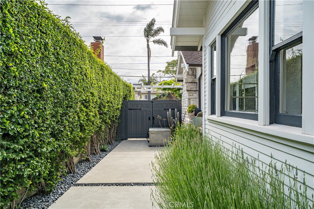 310 Loma Avenue Long Beach, CA 90814 - Photo 43 of 71 a view of a backyard with potted plants