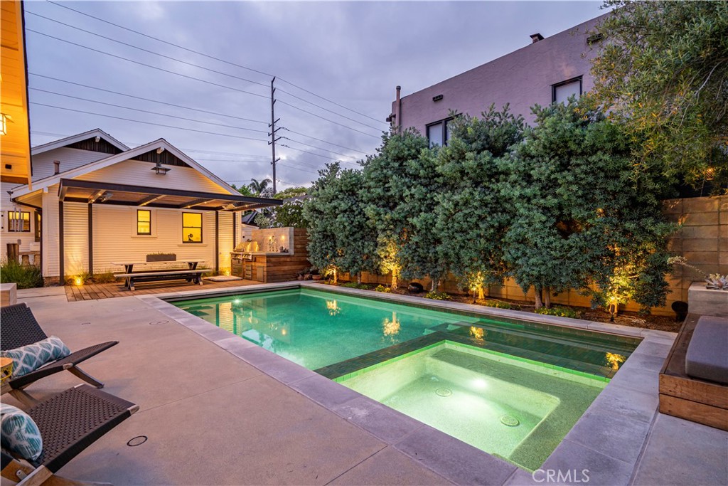 310 Loma Avenue Long Beach, CA 90814 - Photo 54 of 71 a view of a house with swimming pool