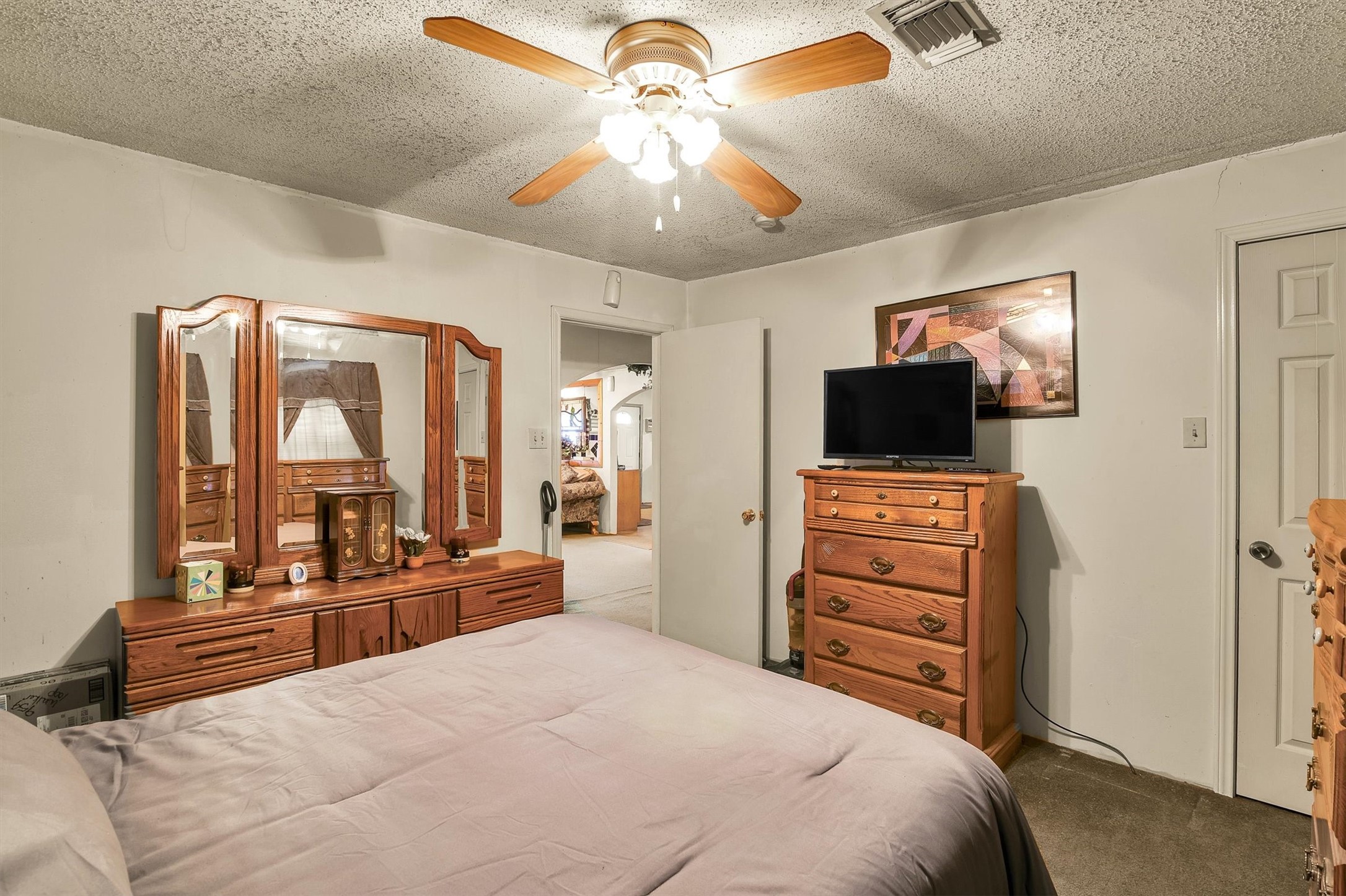 959 Walker Loop Huntsville, TX 77340 - Photo 13 of 39 Secondary bedroom