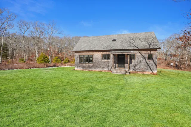 a view of a house with a backyard