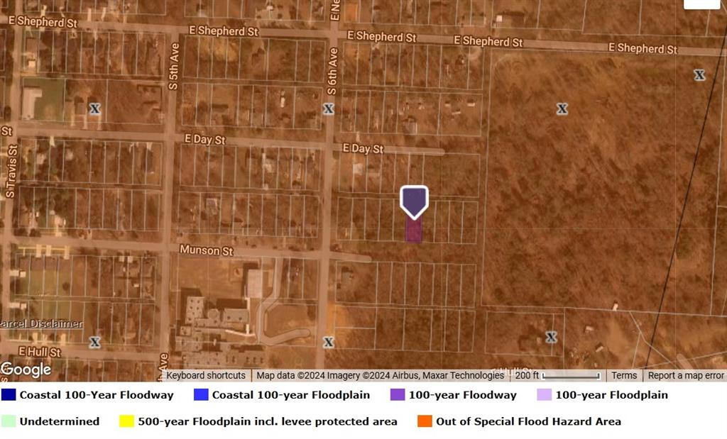 621 Munson Street Denison, TX 75021 - Photo 5 of 16 a bathroom with a shower