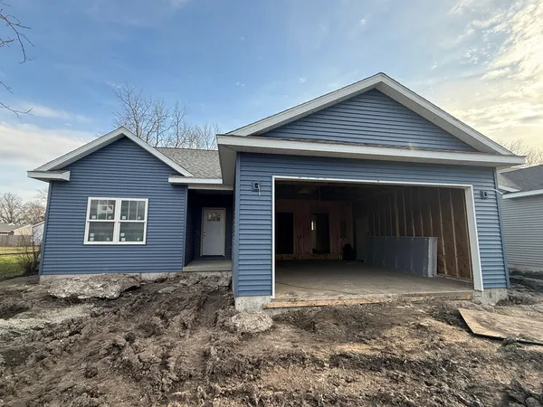 $279,900 | 405 East Larmon Street, Tolono, IL 61880