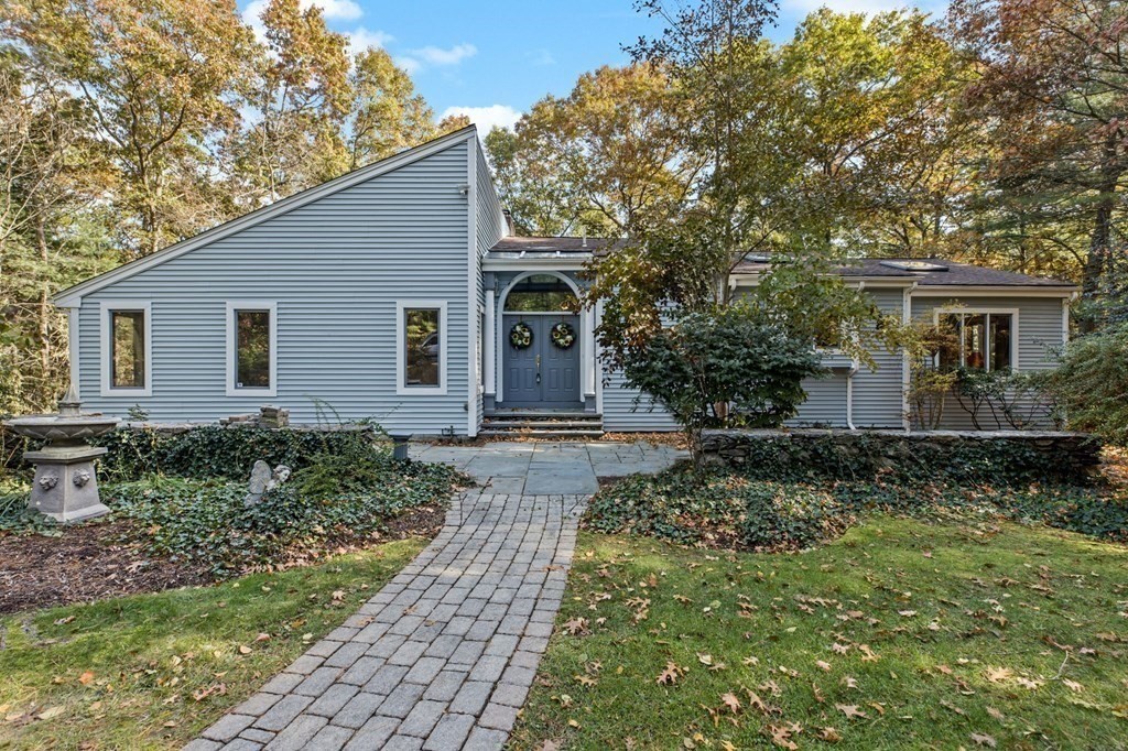 29 Algonquin Road Canton, MA 02021 - Photo 1 of 41