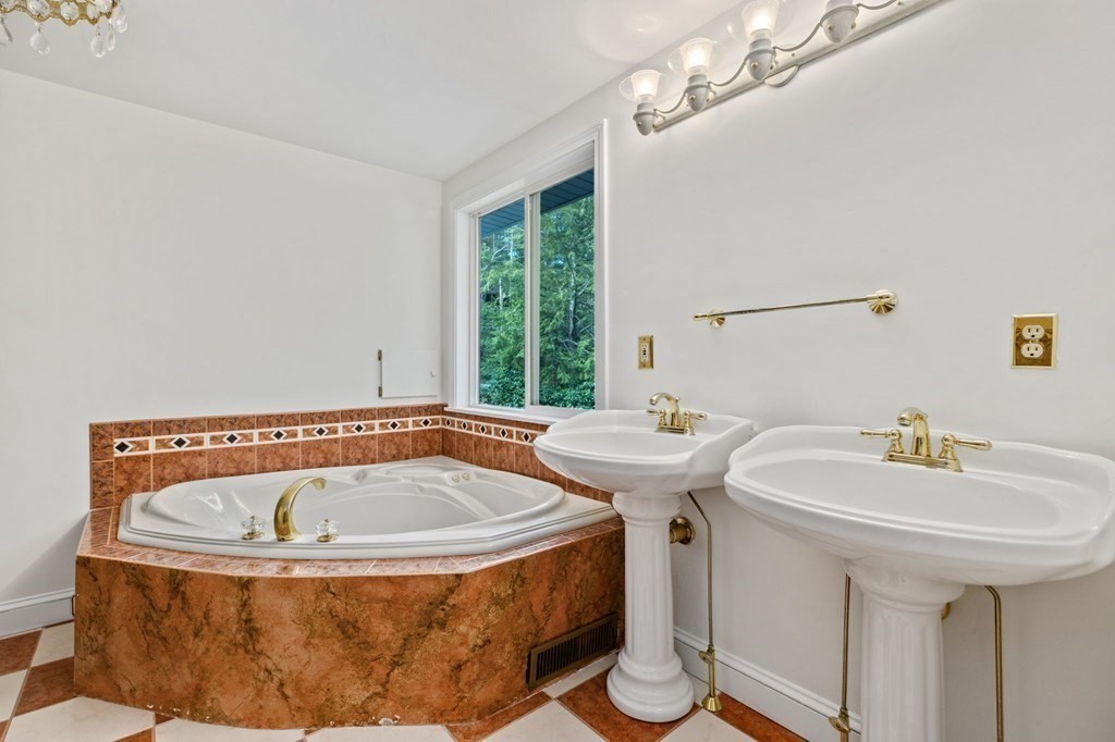 29 Algonquin Road Canton, MA 02021 - Photo 21 of 41