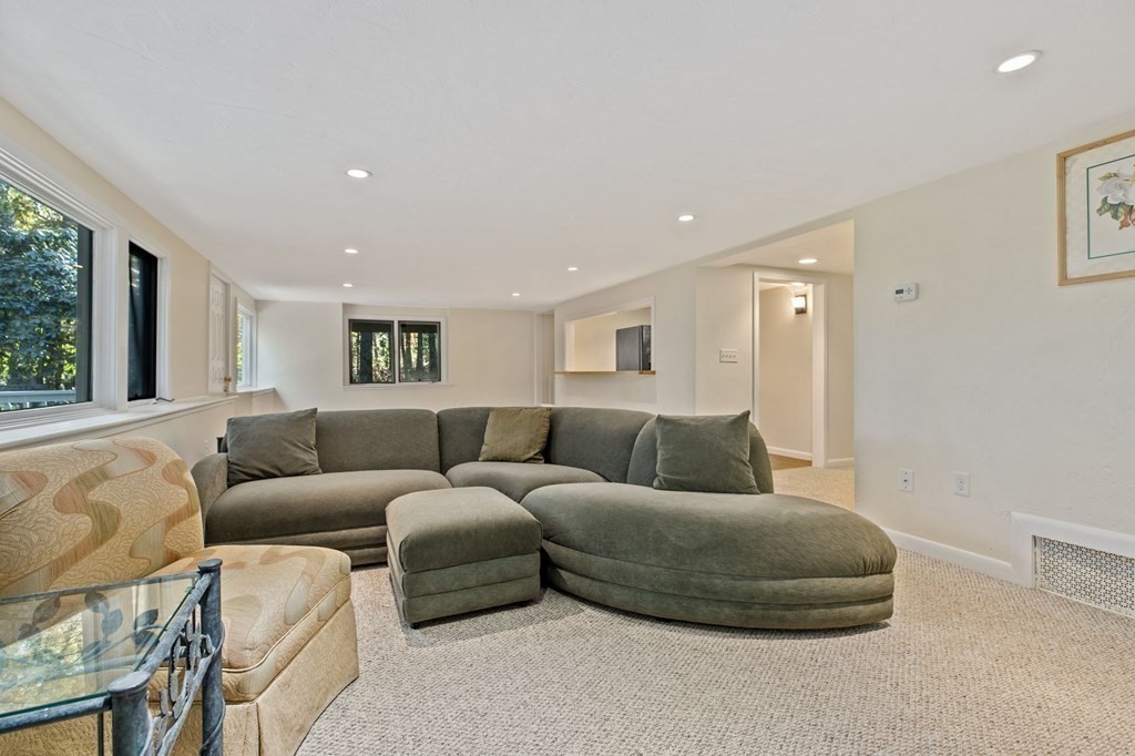 29 Algonquin Road Canton, MA 02021 - Photo 26 of 41