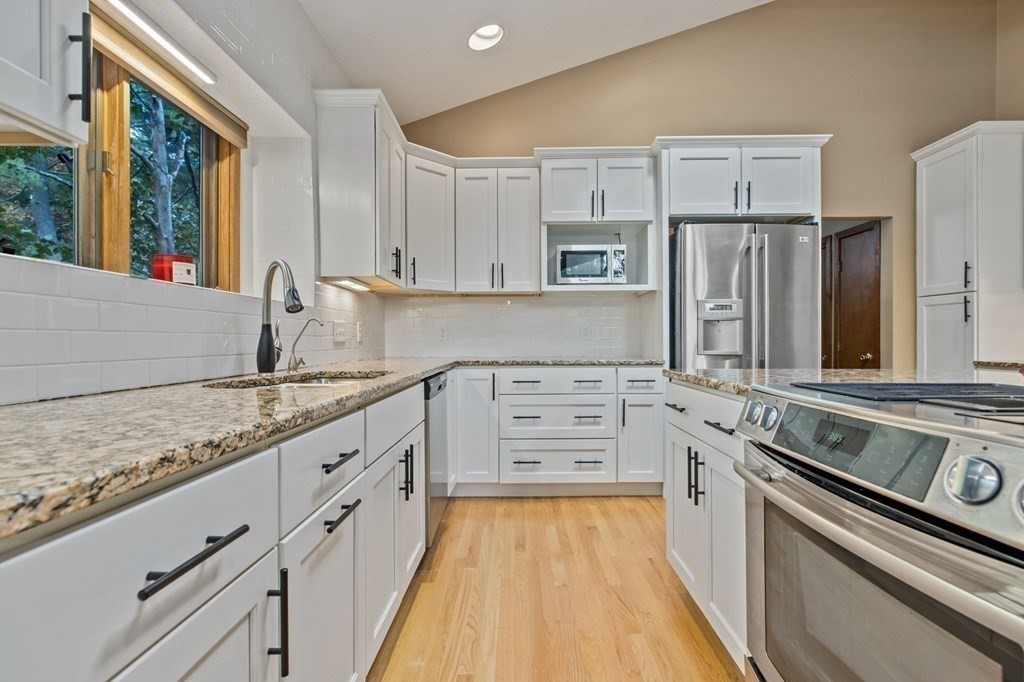 29 Algonquin Road Canton, MA 02021 - Photo 5 of 41