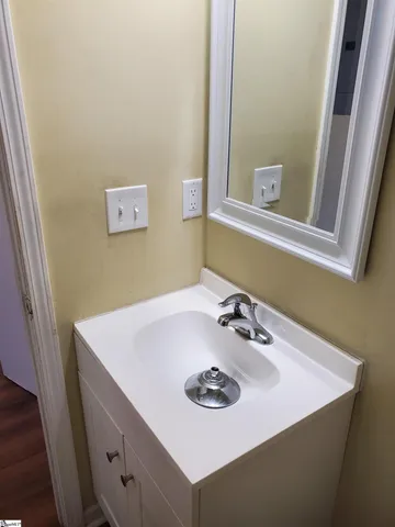 $1,250 | 713 East Curtis Street, Unit 20, Simpsonville, SC 29681