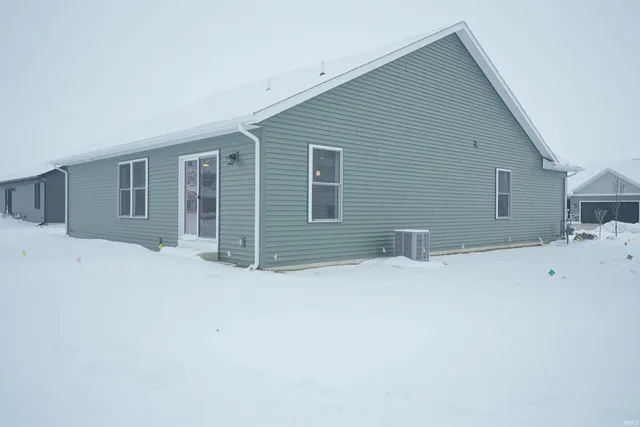 $349,900 | 455 North EASTFIELD Circle, Milford, IN 46542