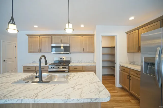 $349,900 | 455 North EASTFIELD Circle, Milford, IN 46542