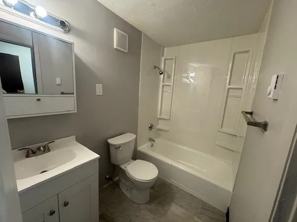 $1,600 | 949 Main Street, Unit 16, Woburn, MA 01801