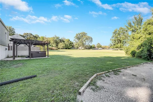 $224,700 | 1910 South Jackson Drive, Independence, MO 64057