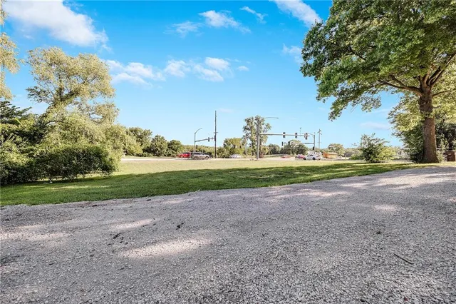 $224,700 | 1910 South Jackson Drive, Independence, MO 64057