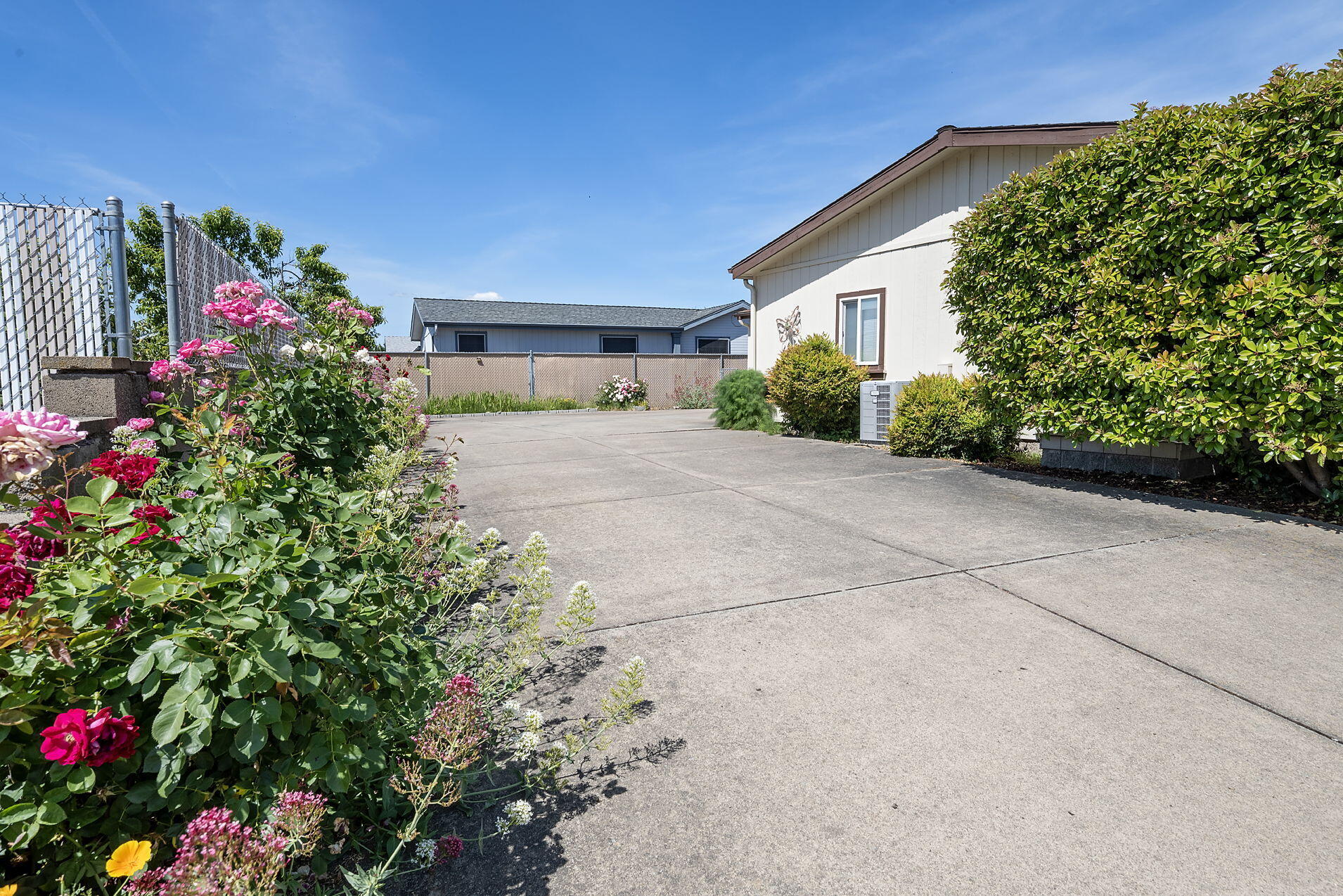 555 Freeman Road, Unit 242 Central Point, OR 97502 - Photo 15 of 26 Extra long driveway w/beautiful flowers lining the way