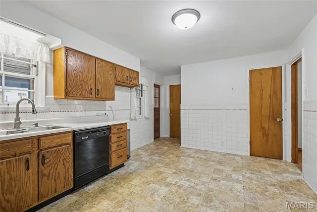 $239,000 | 10397 Midland Boulevard, Overland, MO 63114