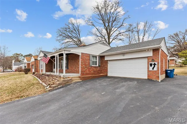 $239,000 | 10397 Midland Boulevard, Overland, MO 63114