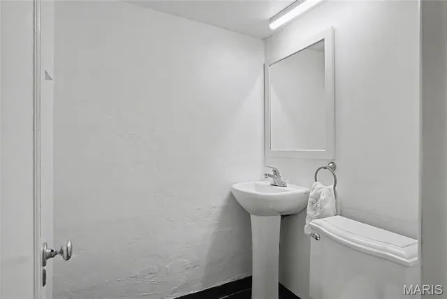 $239,000 | 10397 Midland Boulevard, Overland, MO 63114