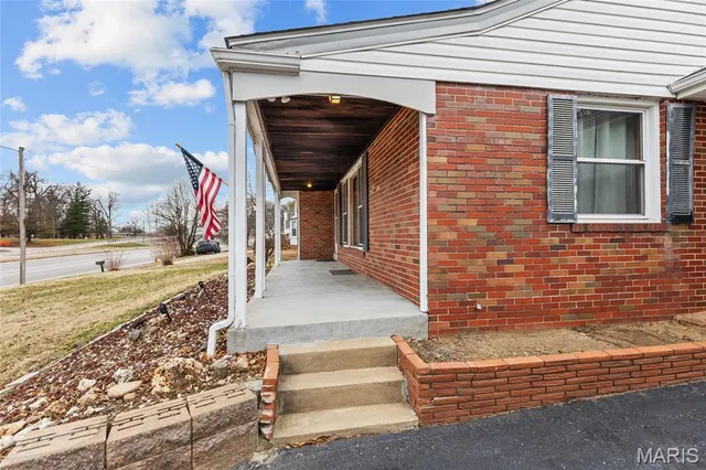 $239,000 | 10397 Midland Boulevard, Overland, MO 63114