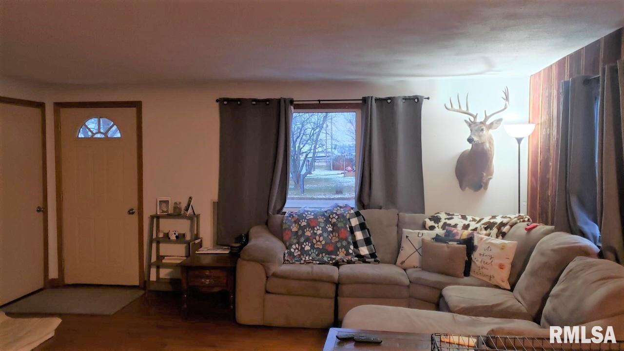 1287 Township Road Gladstone, IL 61437 - Photo 9 of 16