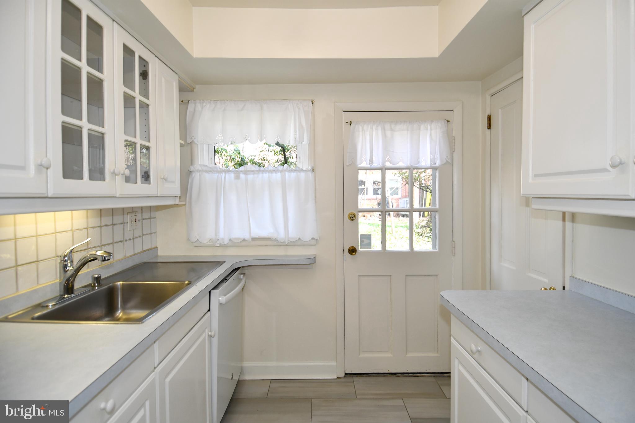 8520 Geren Road, Unit 183 Silver Spring, MD 20901 - Photo 18 of 34 a kitchen that has a sink and a stove in it