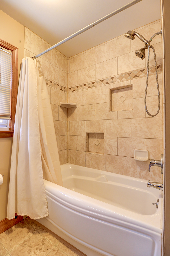 24839 Indian Ridge Road Sterling, IL 61081 - Photo 15 of 33 a bathroom with a shower and a bath tub