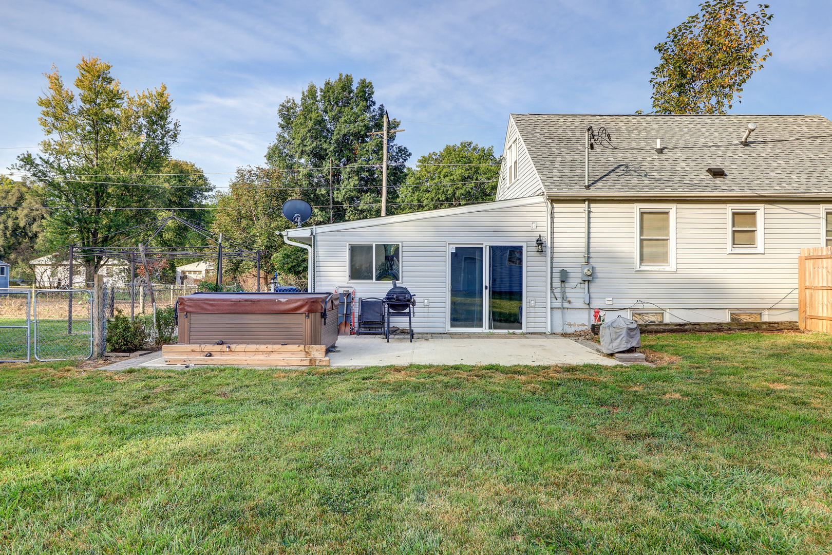 24839 Indian Ridge Road Sterling, IL 61081 - Photo 8 of 33 a view of a house with a backyard