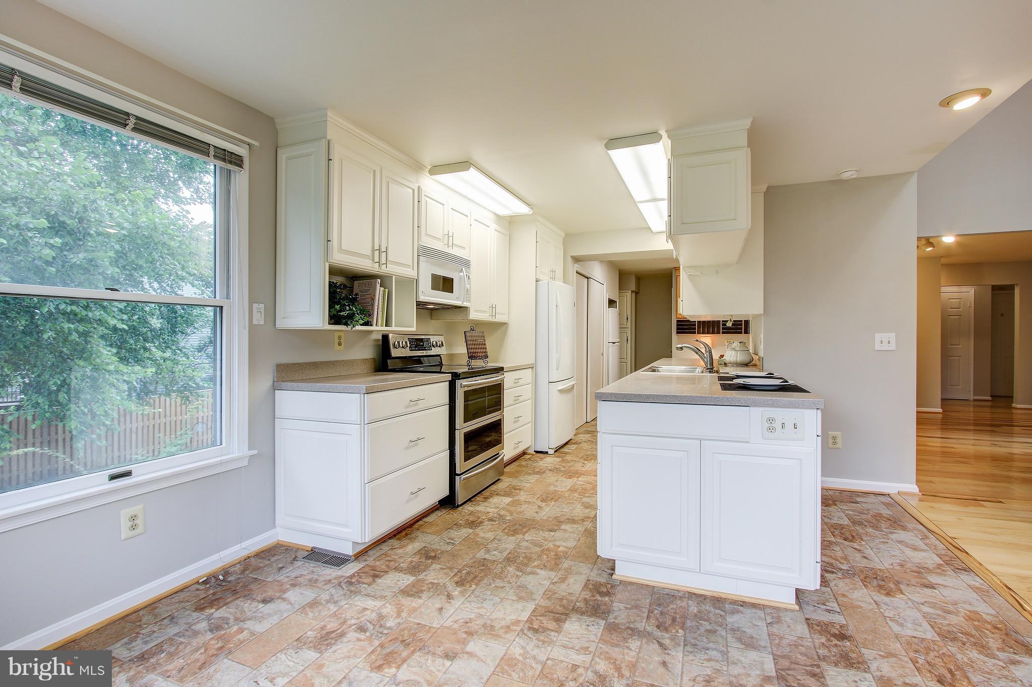 10844 Game Preserve Road Gaithersburg, MD 20879 - Photo 12 of 30 Kitchen