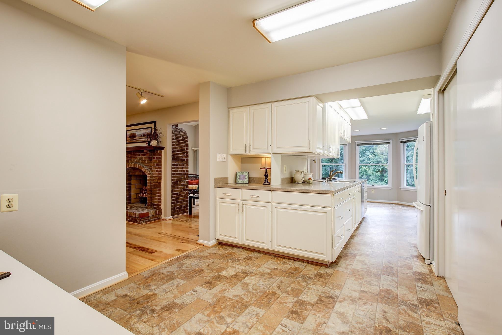 10844 Game Preserve Road Gaithersburg, MD 20879 - Photo 7 of 30 Kitchen