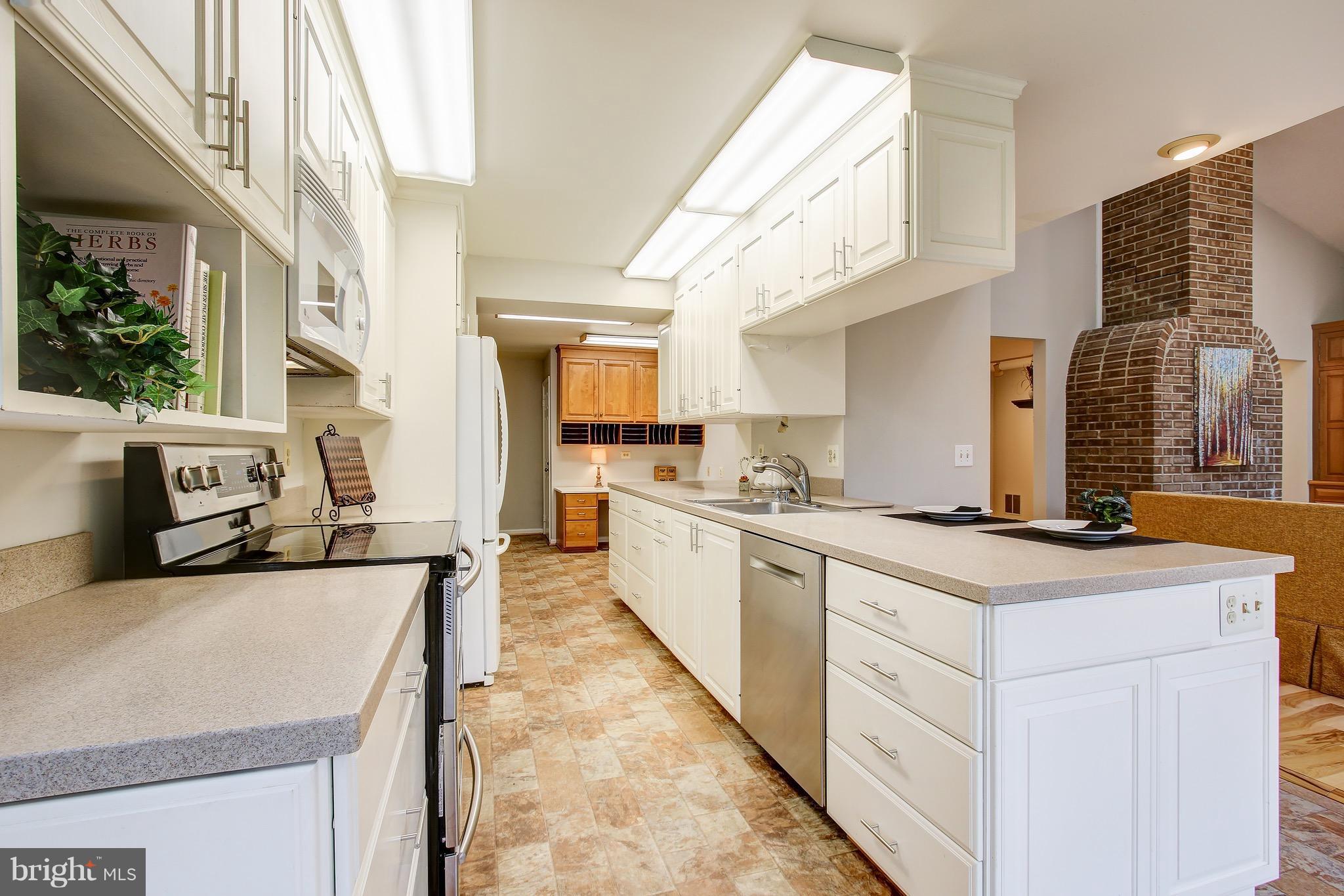 10844 Game Preserve Road Gaithersburg, MD 20879 - Photo 10 of 30 Kitchen